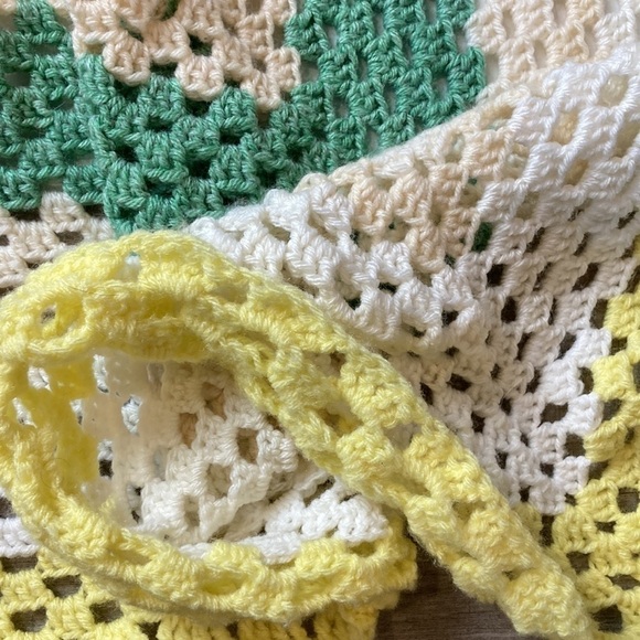 Handknit crochet Granny square throw - Picture 3 of 4